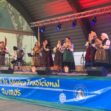 La Flor de Grau y la banda de gaitas El Teixo-Manolo Quirós, juntas en Pontevedra