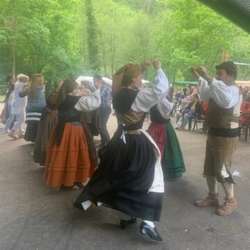 Bárzana se prepara para celebrar el XXII Mercáu Quirosán