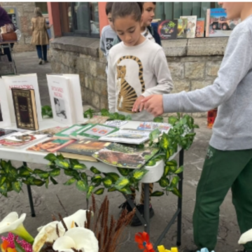 El colegio de Teverga celebra con los vecinos el Día del Libro