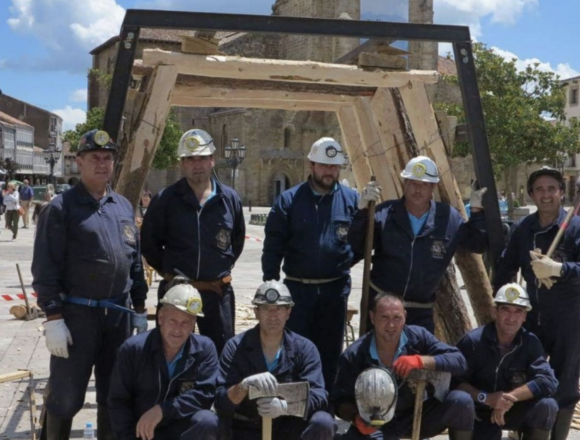 El Club de Entibadores Palentino exhibe su técnica en el Pozo San Jerónimo de Teverga