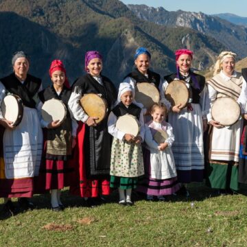 Pandereteras de Somiedo Las Polas de Asturias y León se reúnen este sábado en Somiedo
