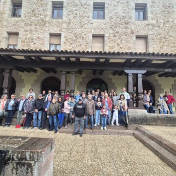 Vecinos de Yernes y Tameza disfrutan de una jornada de convivencia en Covadonga