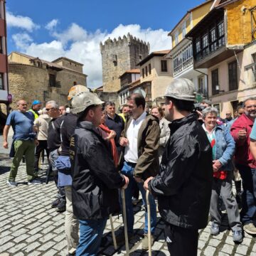Los mineros de Mina Miura llegan este mediodía a Grau