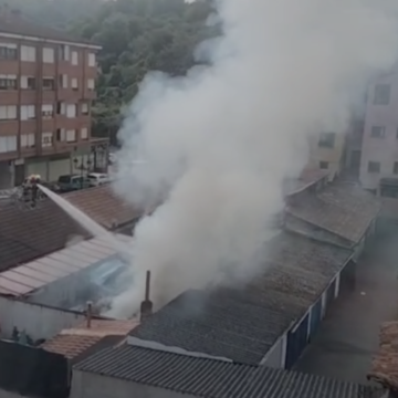 Cierre del centro de Trubia por un incendio en una nave con amianto