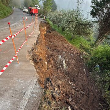 Cortes de tráfico en la AS-237 en Grado por la reparación de un hundimiento