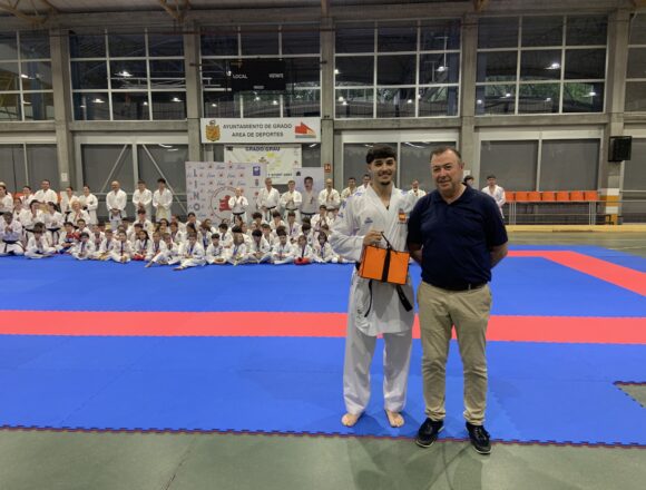 borja y trabanco Grau reconoce al karateca Borja Gutiérrez por su oro mundial universitario