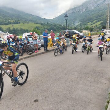 Más de 200 niños y niñas disputaron el I Oso BTT Proaza