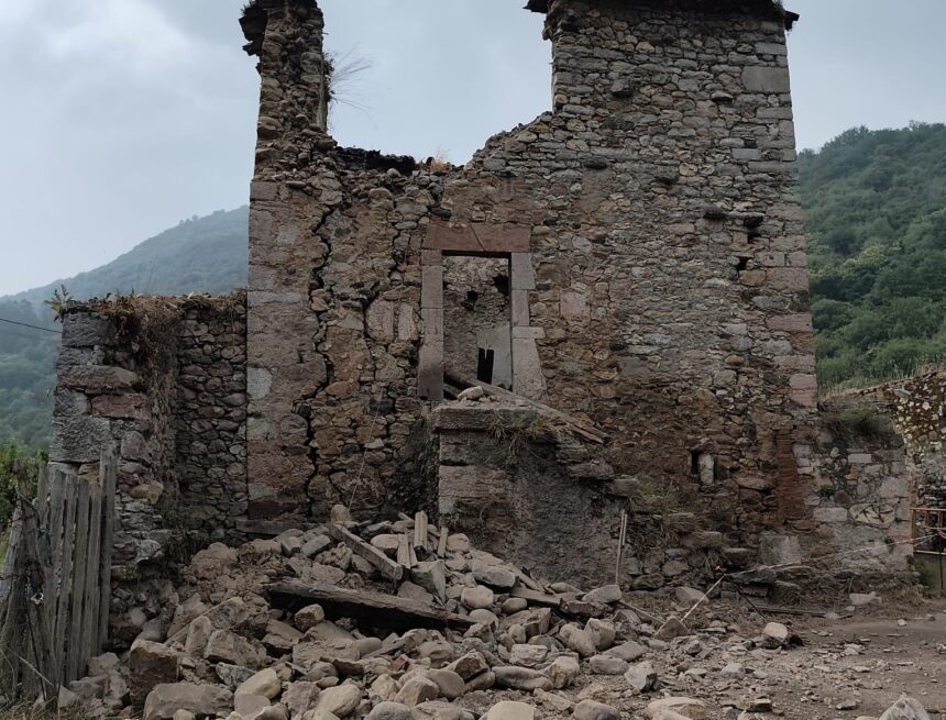 Se derrumba la torre medieval de Tuñón, en Santo Adriano