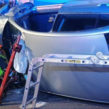 2026.07.13 ACCIDENTE TRAFICO TINEO Un herido al chocar con su coche contra la iglesia de El Pedregal, en Tineo