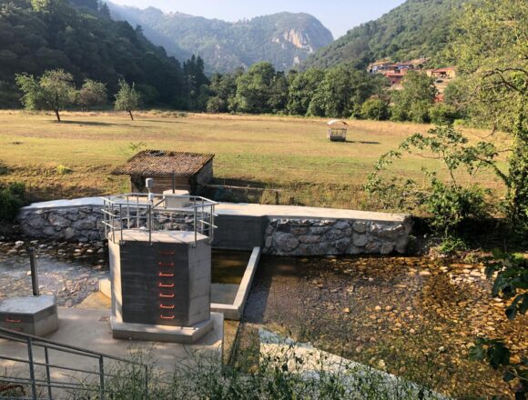 Proaza estrena una nueva estación de control en el río Teverga para mejorar la gestión fluvial