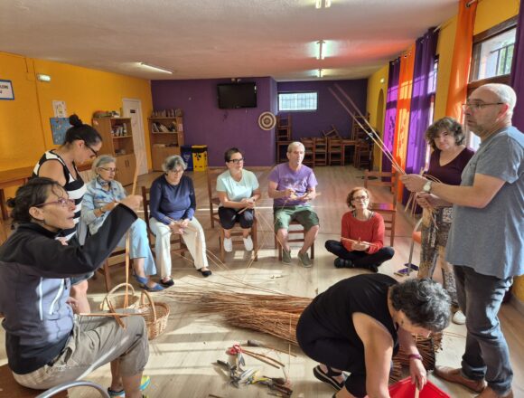 Gran éxito del taller de cestería de La Flor de Grau