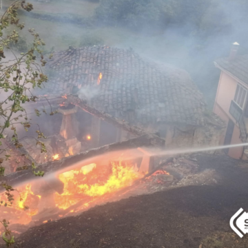 Quema un hórreo en Almurfe, en Belmonte
