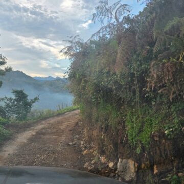 Vecinos de Villarín aplauden el inicio de las obras de mejora de caminos