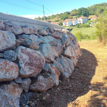 Las Regueras culmina el refuerzo de la carretera a Otura